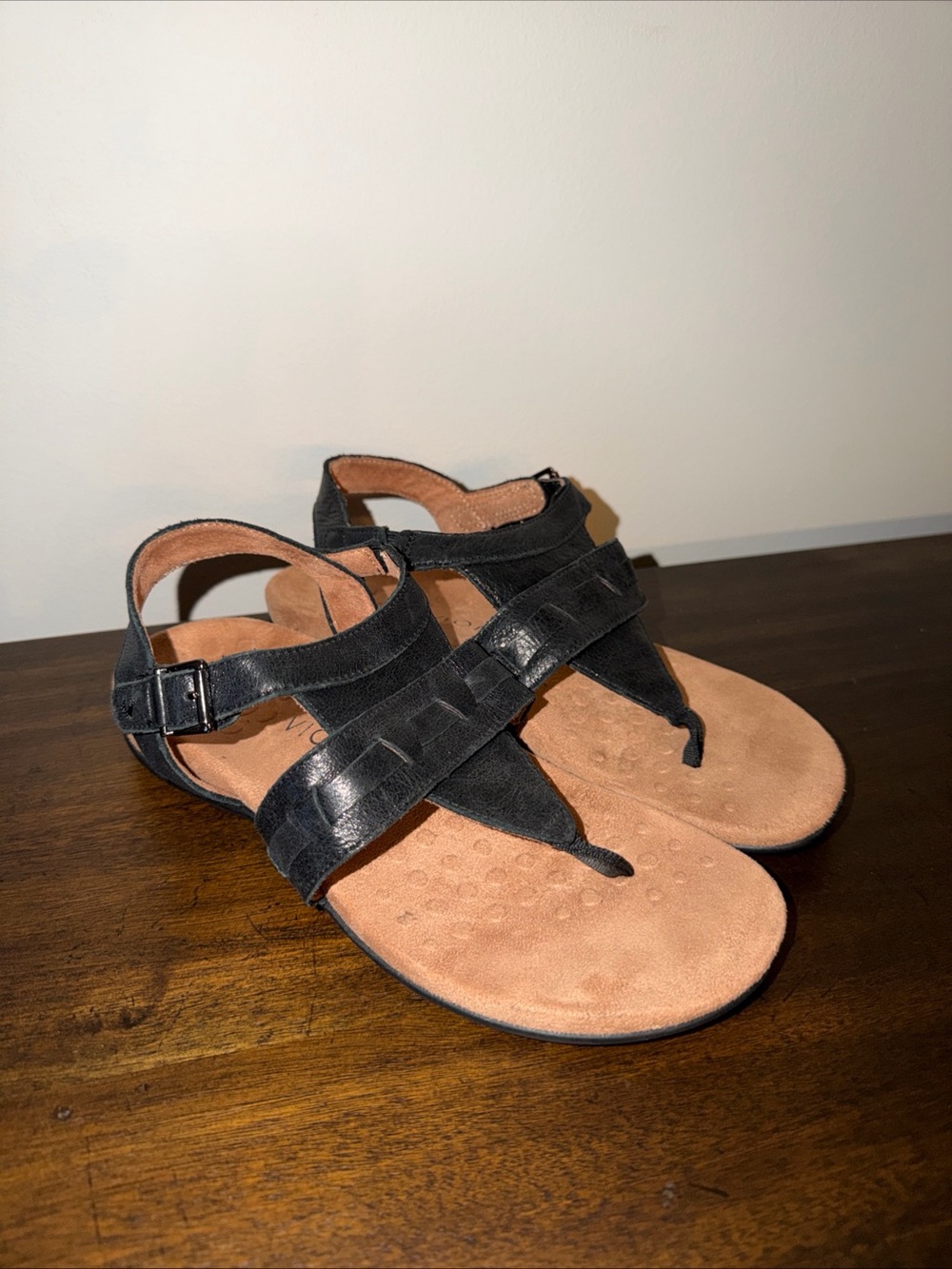 Vionic Women's Thong Sandals Black Ankle strap Buckle 7 Leather